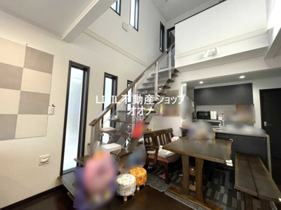 【居間・リビング】 | 加須市川口１丁目　中古一戸建 | リビング階段