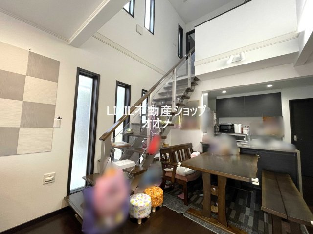 【居間・リビング】 | 加須市川口１丁目　中古一戸建 | リビング階段