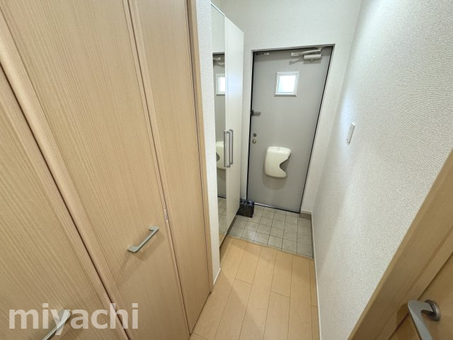 徳島市名東町３丁目のアパートの玄関