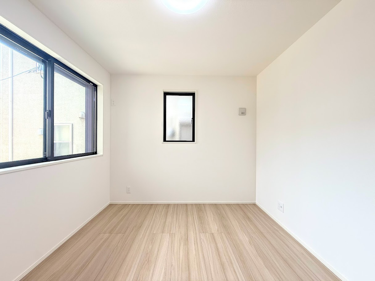 戸塚区名瀬町　新築戸建て　第２の洋室|◆子どものスタディ空間として、あるいは書斎やホビールームとして生活スタイルに合わせて使えるプライベートルーム。居心地のいい落ち着いたインテリアが似合います。