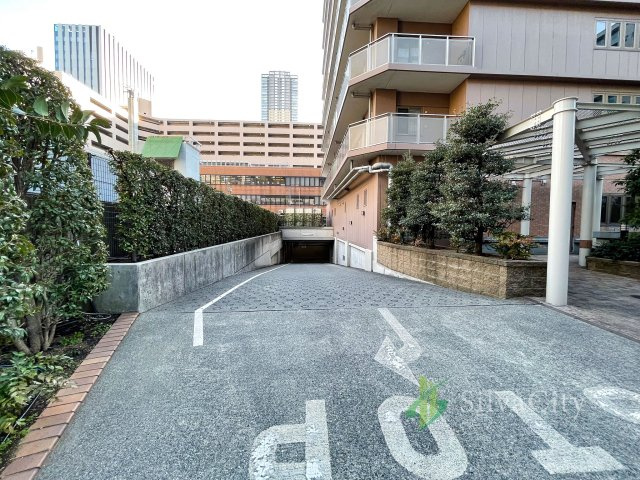 ライオンズタワー池袋の駐車場