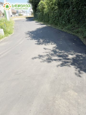 野田市清水635　新築戸建　E号棟の前面道路含む現地写真|接道：南側5m公道