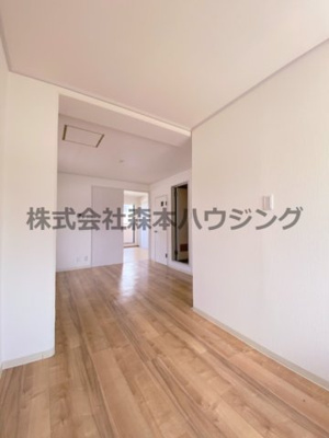 【居間・リビング】 | 　ロイヤル萱島本町 | おしゃれなリビングです