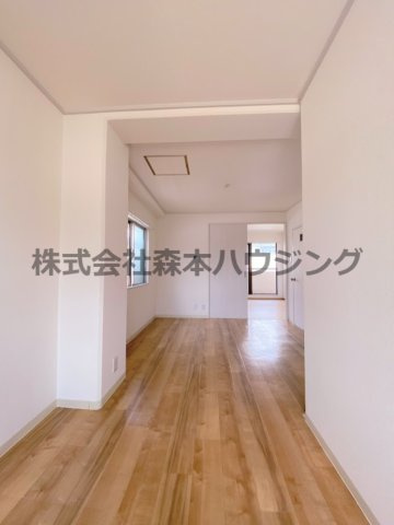 【居間・リビング】 | 　ロイヤル萱島本町 | きれいなリビングです