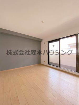 【洋室】 | 　ロイヤル萱島本町 | 明るい洋室です
