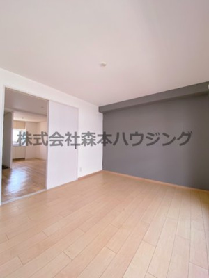 【洋室】 | 　ロイヤル萱島本町 | おしゃれな洋室です