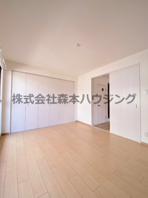 【洋室】 | 　ロイヤル萱島本町 | 使い勝手のいい洋室です