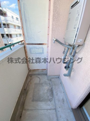【設備】 | 　ロイヤル萱島本町 | 洗濯機置き場です