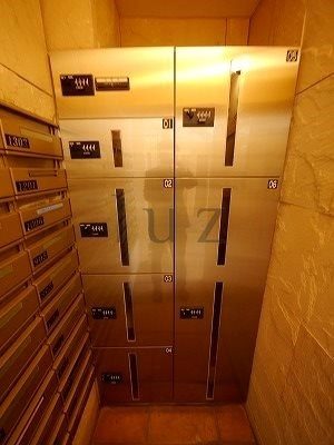 横浜市中区山下町の賃貸マンションのその他共用部分|宅配ボックス完備でご帰宅が遅い方も安心です☆