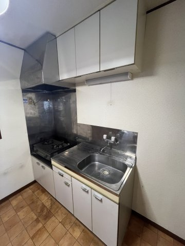 フローラル調布のキッチン|※別号室参考写真です