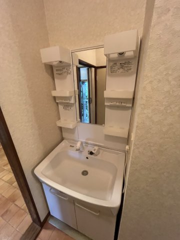 フローラル調布の独立洗面台|※別号室参考写真です