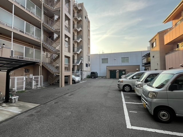 グリーンコーポ板宿の駐車場