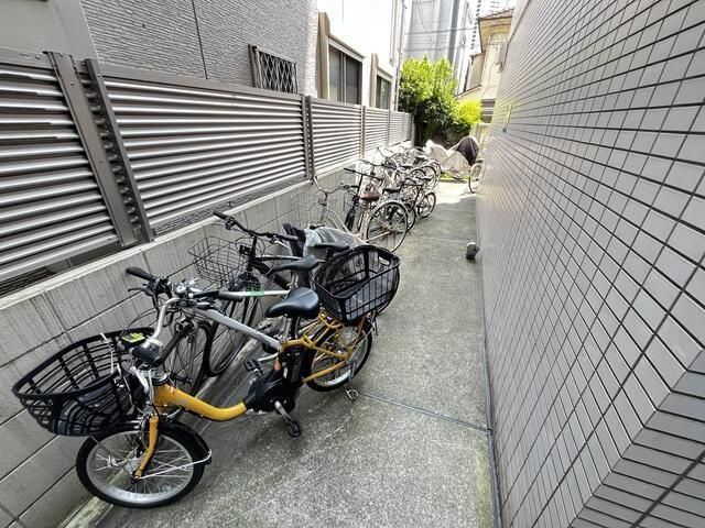 ヒルズ駒場東大前の駐車場