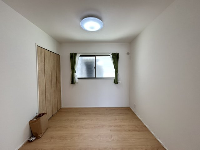 吉野川市鴨島町鴨島中古戸建の洋室