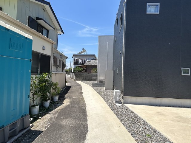 吉野川市鴨島町鴨島中古戸建の前面道路含む現地写真