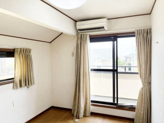 【寝室】 | 須磨区大手町８丁目　中古戸建 | 5.3帖の洋室