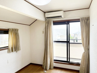 【寝室】 | 須磨区大手町８丁目　中古戸建 | 5.3帖の洋室
