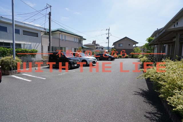 ウィン・レーベン【10，000円キャッシュバック対象物件】の駐車場|駐車場があるので、車を買う予定の方も安心です
