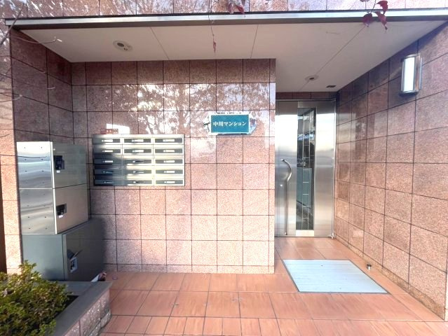 中川マンションのエントランス