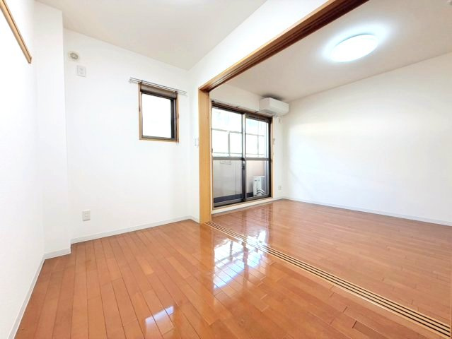 中川マンションの洋室
