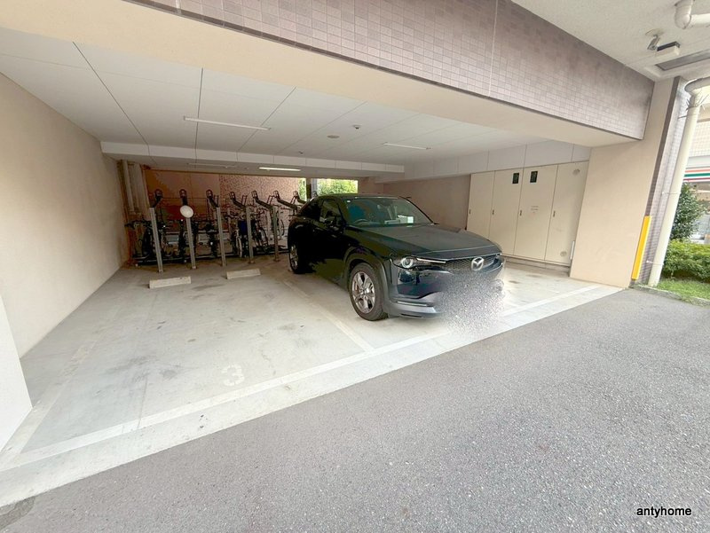 エステムコート難波サウスプレイスⅤエレージュ　仲介手数料無料の駐車場