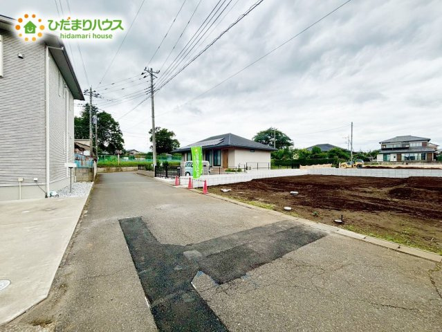 野田市清水635　新築戸建　D号棟の前面道路含む現地写真|接道：南側5m公道