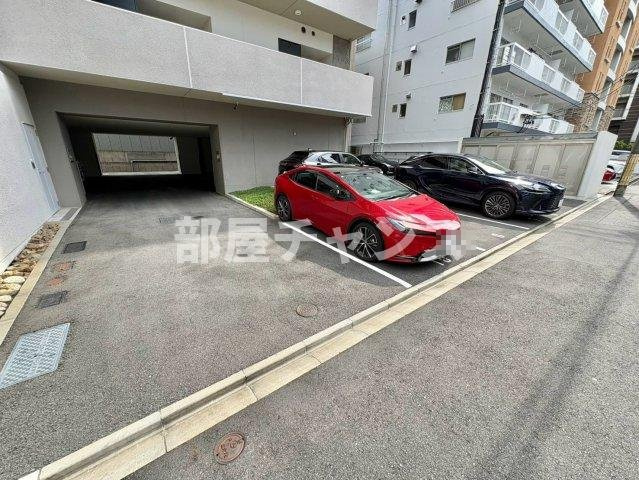 アースグランデ泉の駐車場
