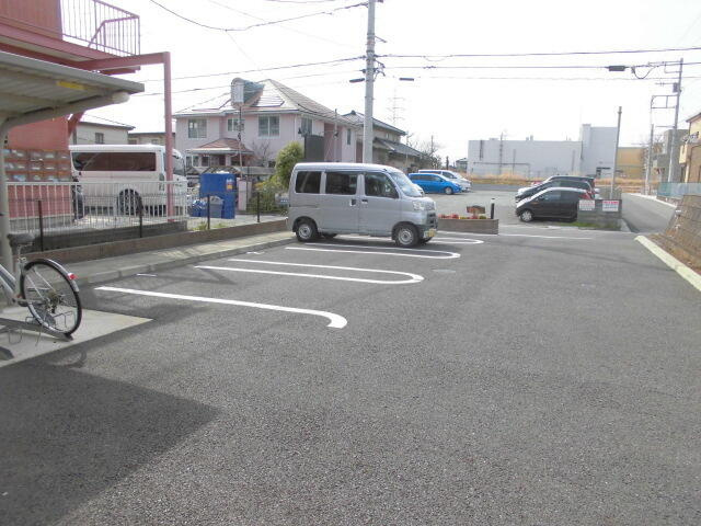 クレイン大蔵の駐車場