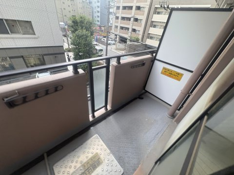 グランドステージ江坂のバルコニー