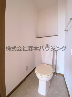 【トイレ】 | 　メイコータウンⅡ | ※同タイプ別室の写真を使用しています。
　設備内容や内装色調など相違がある場合は実際のお部屋の現状優先となります。