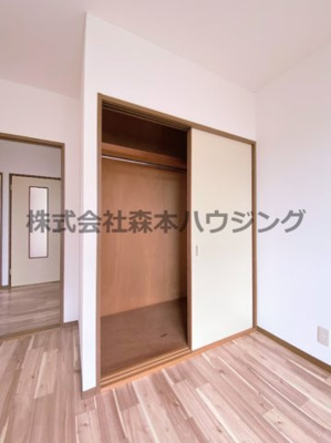 【収納】 | 　メイコータウンⅡ | ※同タイプ別室の写真を使用しています。
　設備内容や内装色調など相違がある場合は実際のお部屋の現状優先となります。