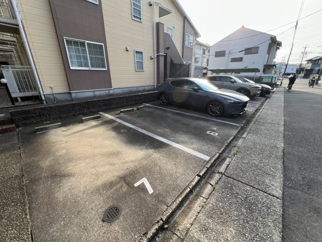 ラ・フォーレ萩原の駐車場