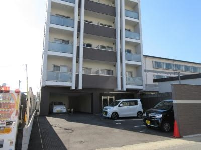 テッケルテスラの外観