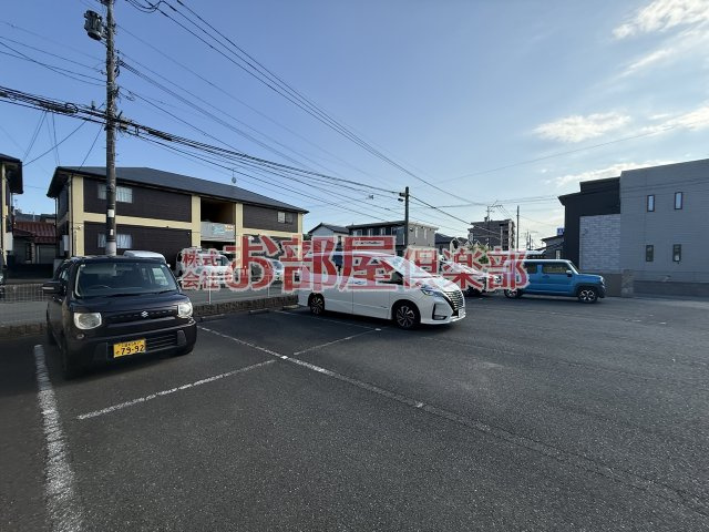 カーサ　マローン　A棟の駐車場|別号室のお写真です