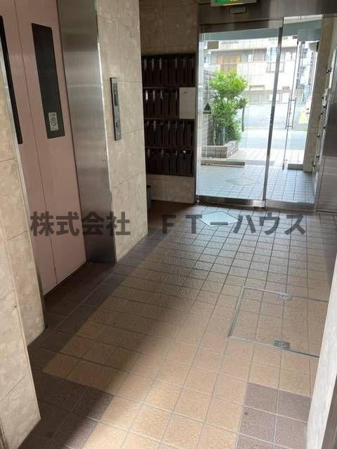 リリーパレスナルシマⅢのエントランス