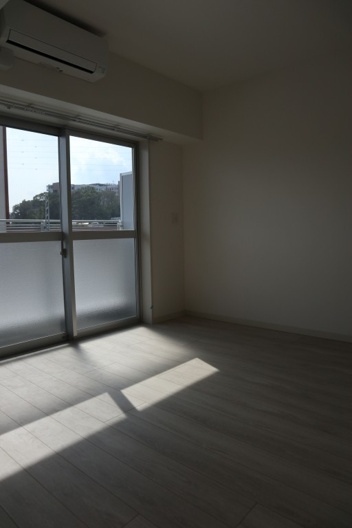 川崎市中原区井田１丁目の賃貸マンションの居間・リビング|15.8帖広々リビング♪