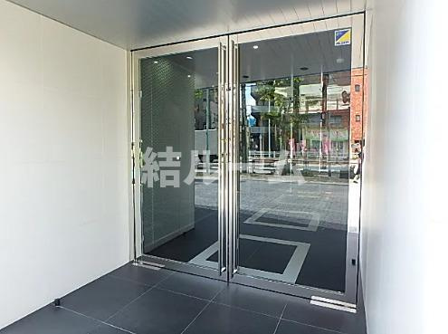 北区西ケ原１丁目の賃貸マンションのエントランス