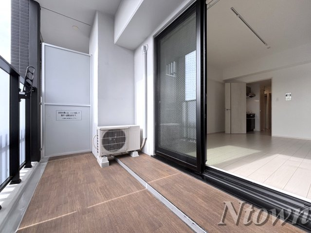 【バルコニー】 | NEO JAPANESQUE 出来町(ネオジャパネスク出来町) | 外からの目が気にならないバルコニーで洗濯物が干せます