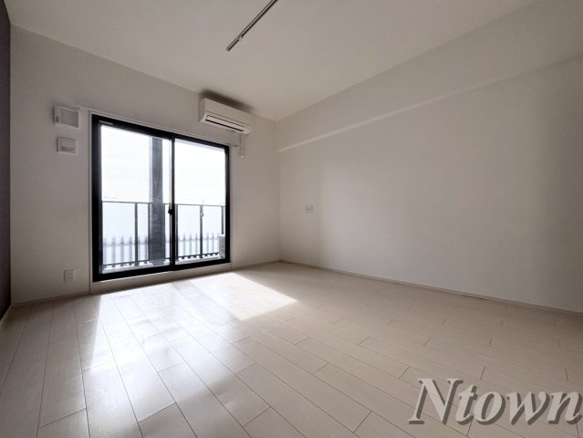 【居間・リビング】 | NEO JAPANESQUE 出来町(ネオジャパネスク出来町) | こちらの居間で趣味の時間をお楽しみください