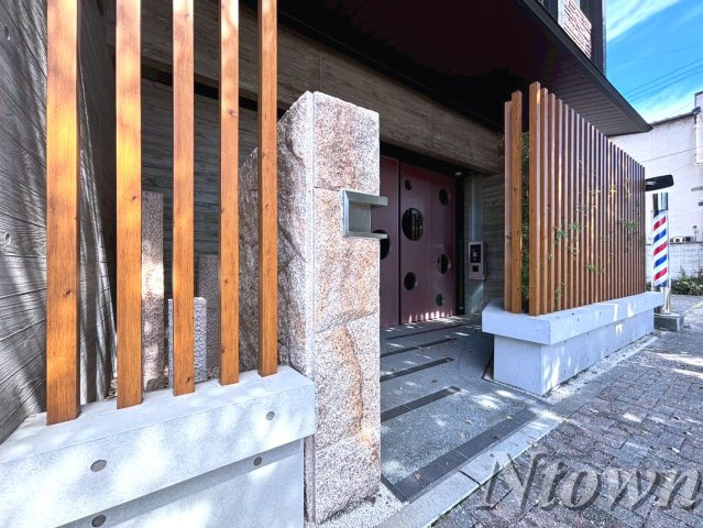 【エントランス】 | NEO JAPANESQUE 出来町(ネオジャパネスク出来町) | 清潔なエントランスです