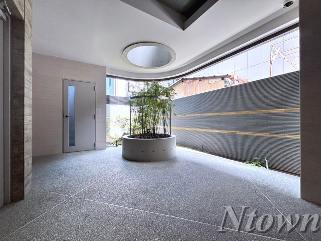 【ロビー】 | NEO JAPANESQUE 出来町(ネオジャパネスク出来町) | 落ち着いたロビーです