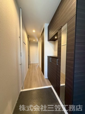 寝屋川市若葉町の賃貸マンションの玄関