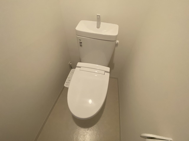 西宮市甲子園浜田町の賃貸マンションのトイレ