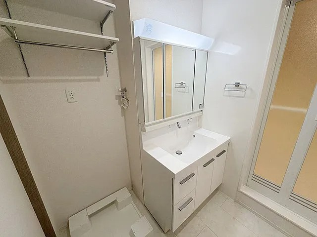西宮市上甲子園１丁目のアパートの洗面所