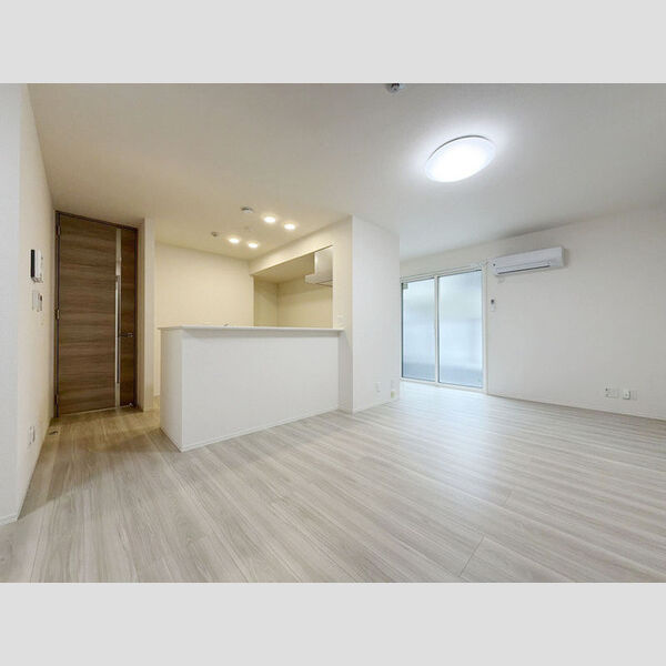 西宮市上甲子園１丁目のアパートの居間・リビング