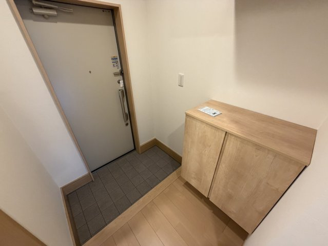 神戸市灘区高羽町３丁目のアパートの玄関