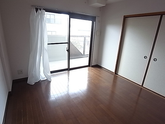 神戸市東灘区本庄町３丁目の賃貸マンションの居間・リビング