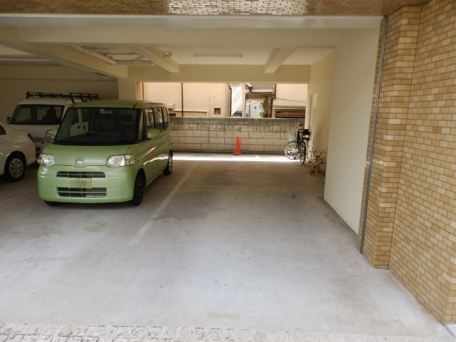パークホーム王子の駐車場