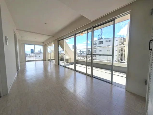 神戸市中央区北野町４丁目の賃貸マンションの居間・リビング