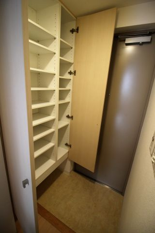 神戸市中央区相生町５丁目の賃貸マンションの玄関
